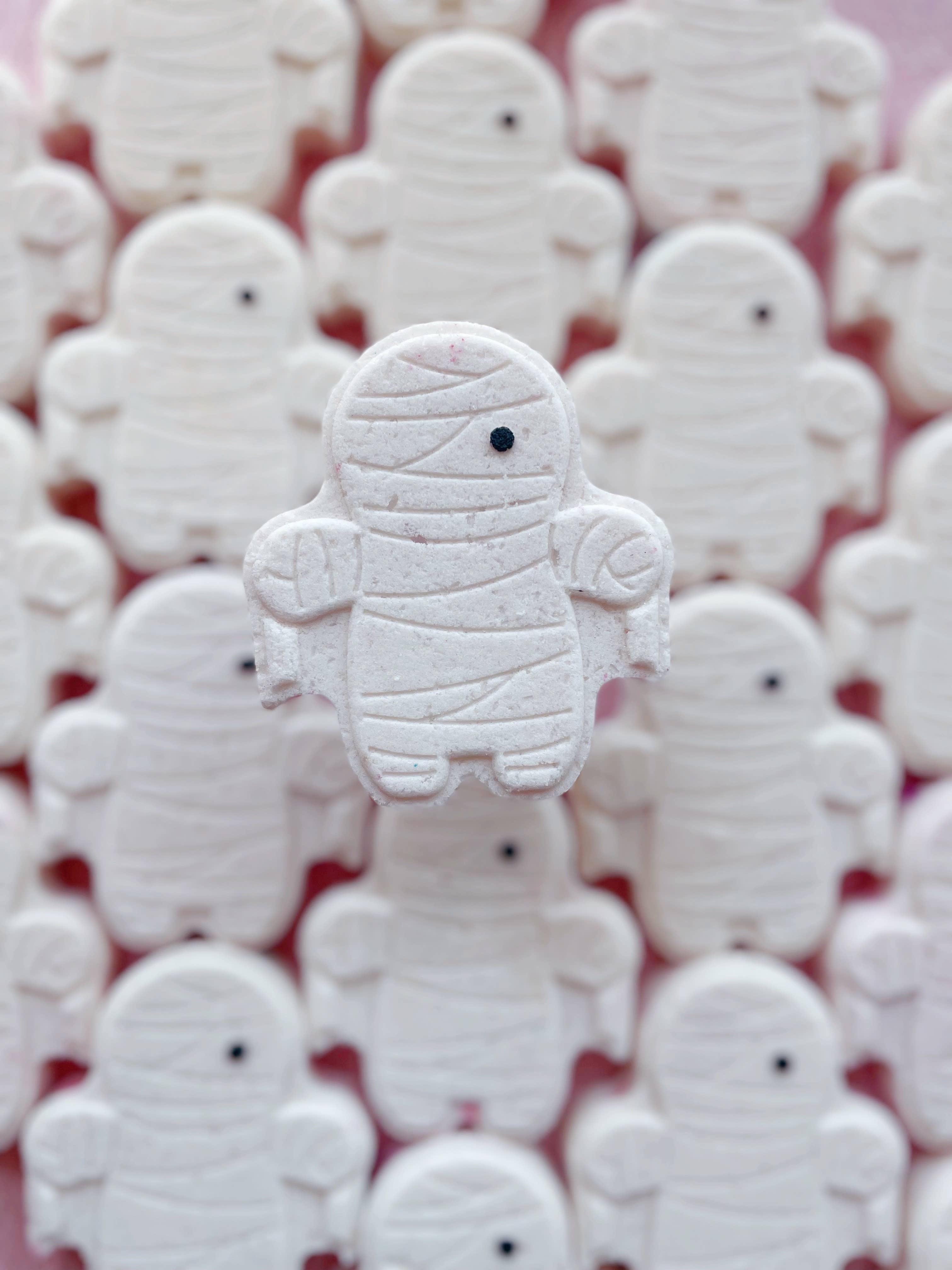 Mummy bath bomb - with toy inside!