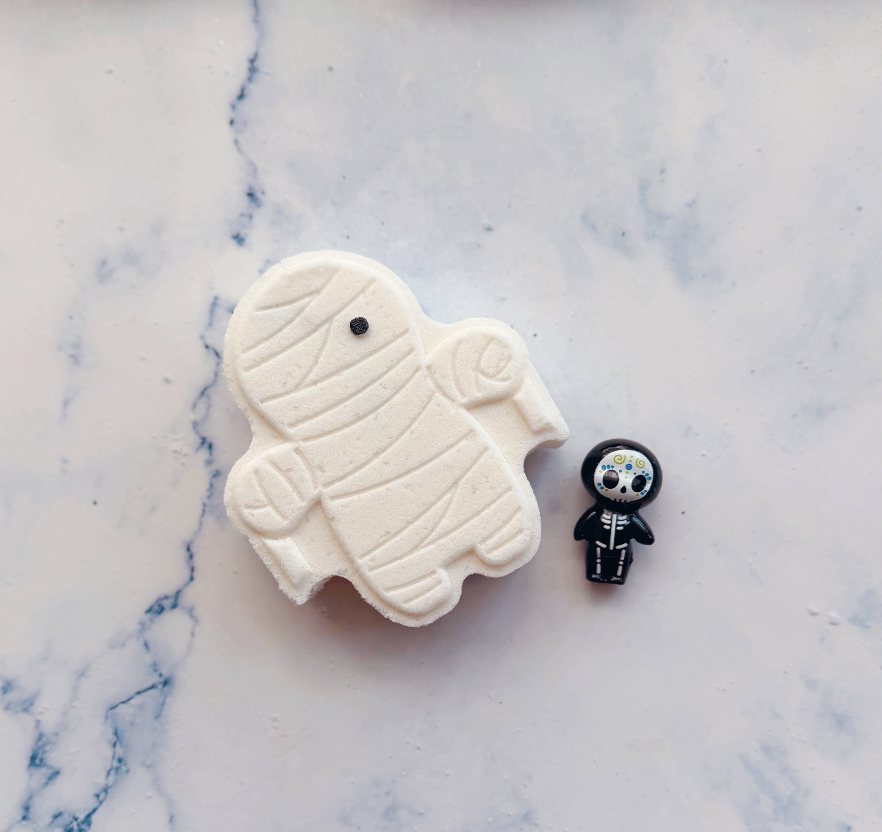 Mummy bath bomb - with toy inside!
