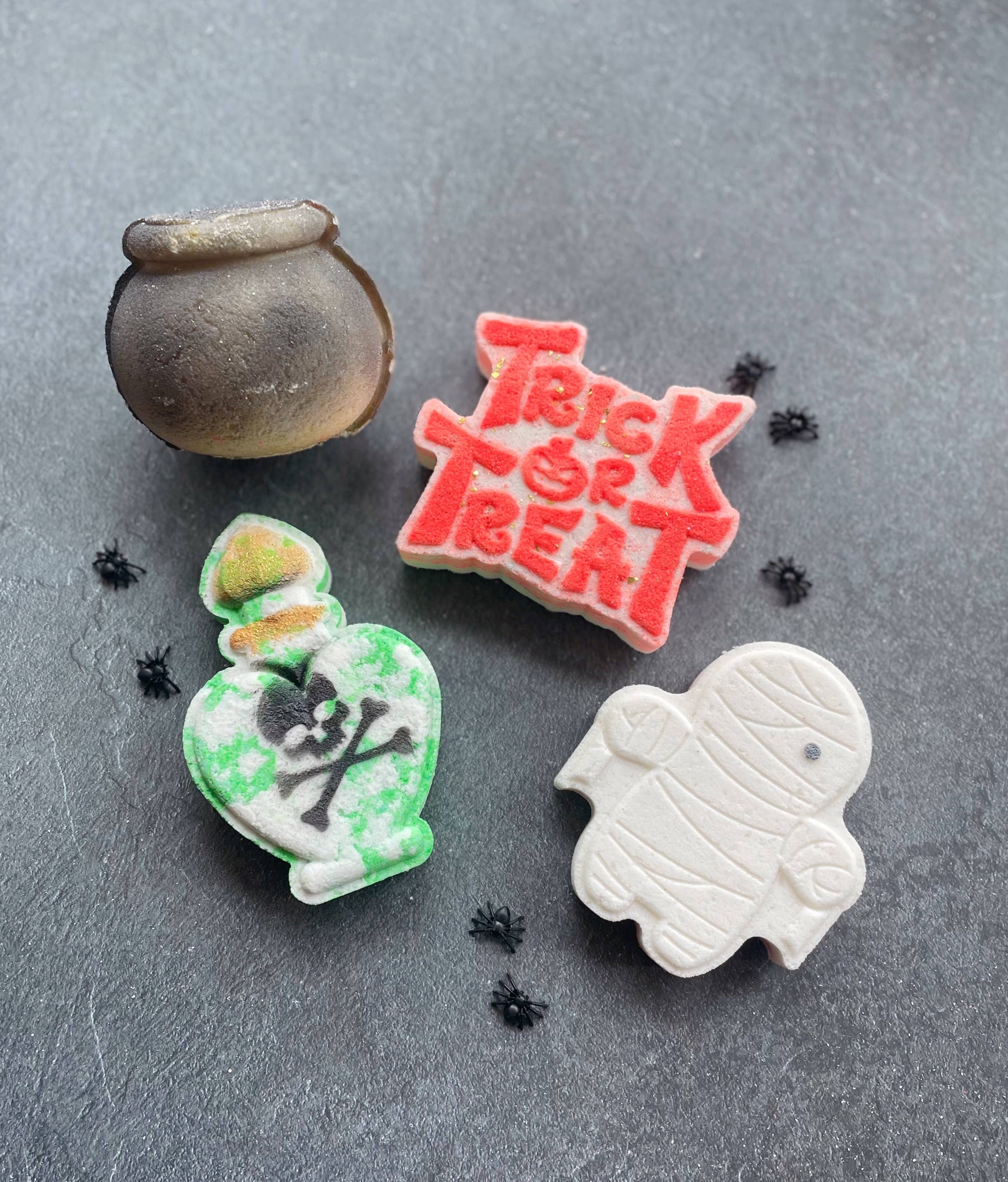 Mummy bath bomb - with toy inside!