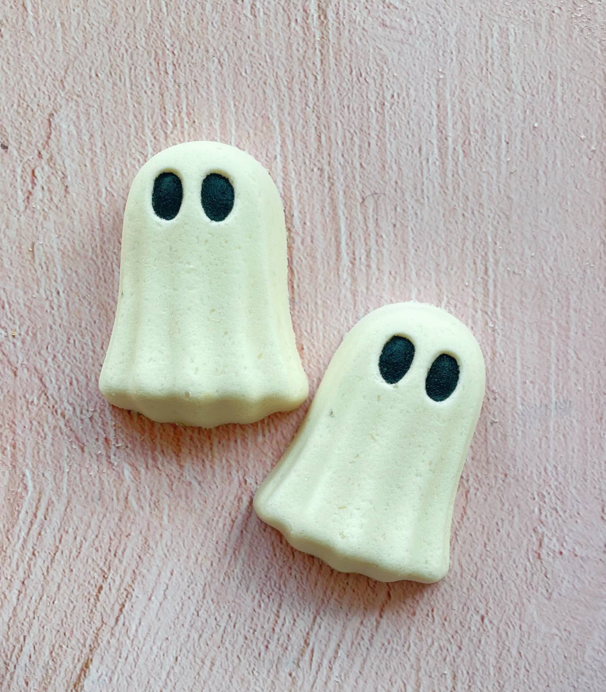 Sheet Ghost Bath Bomb - with toy inside!