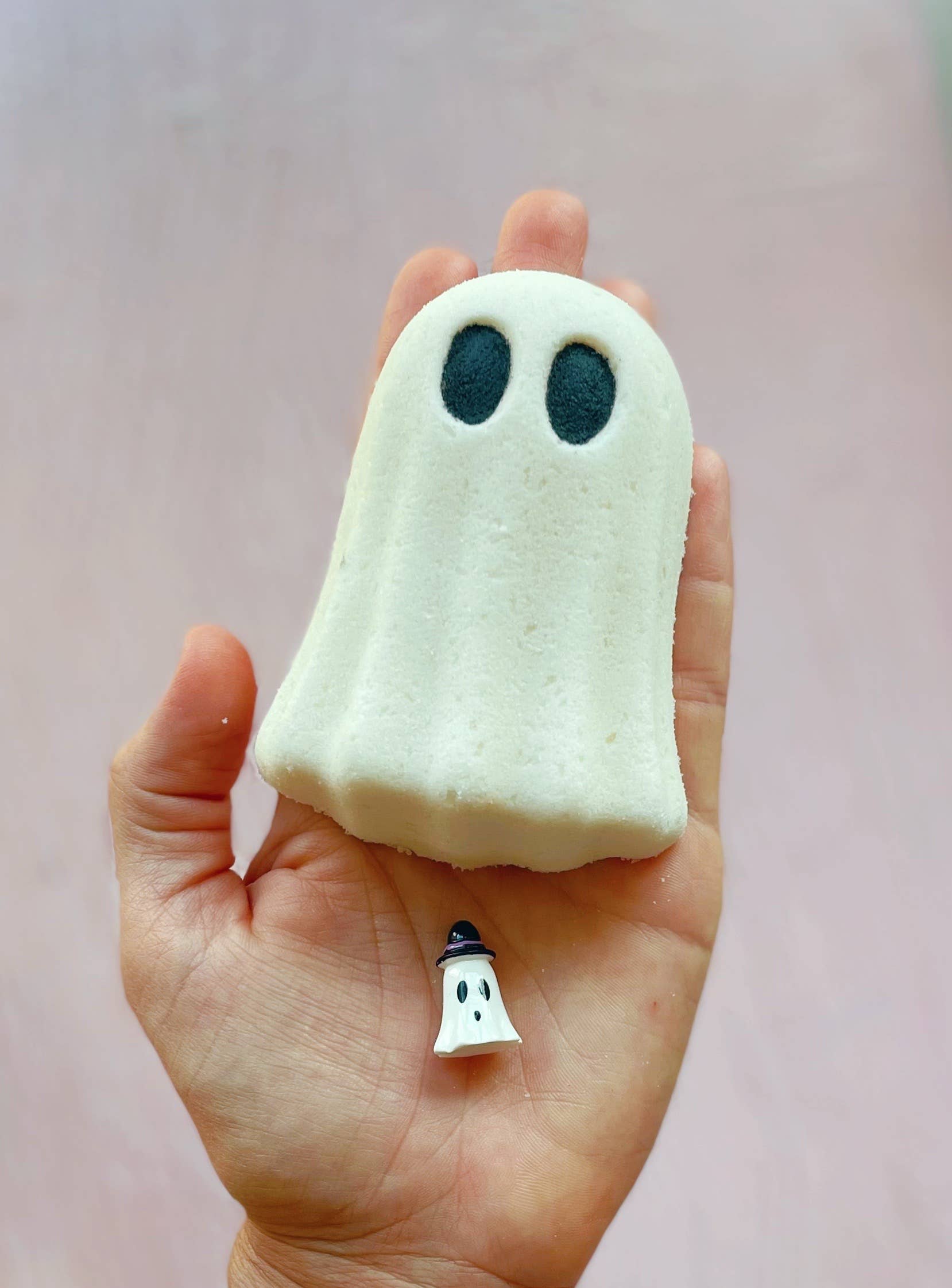 Sheet Ghost Bath Bomb - with toy inside!
