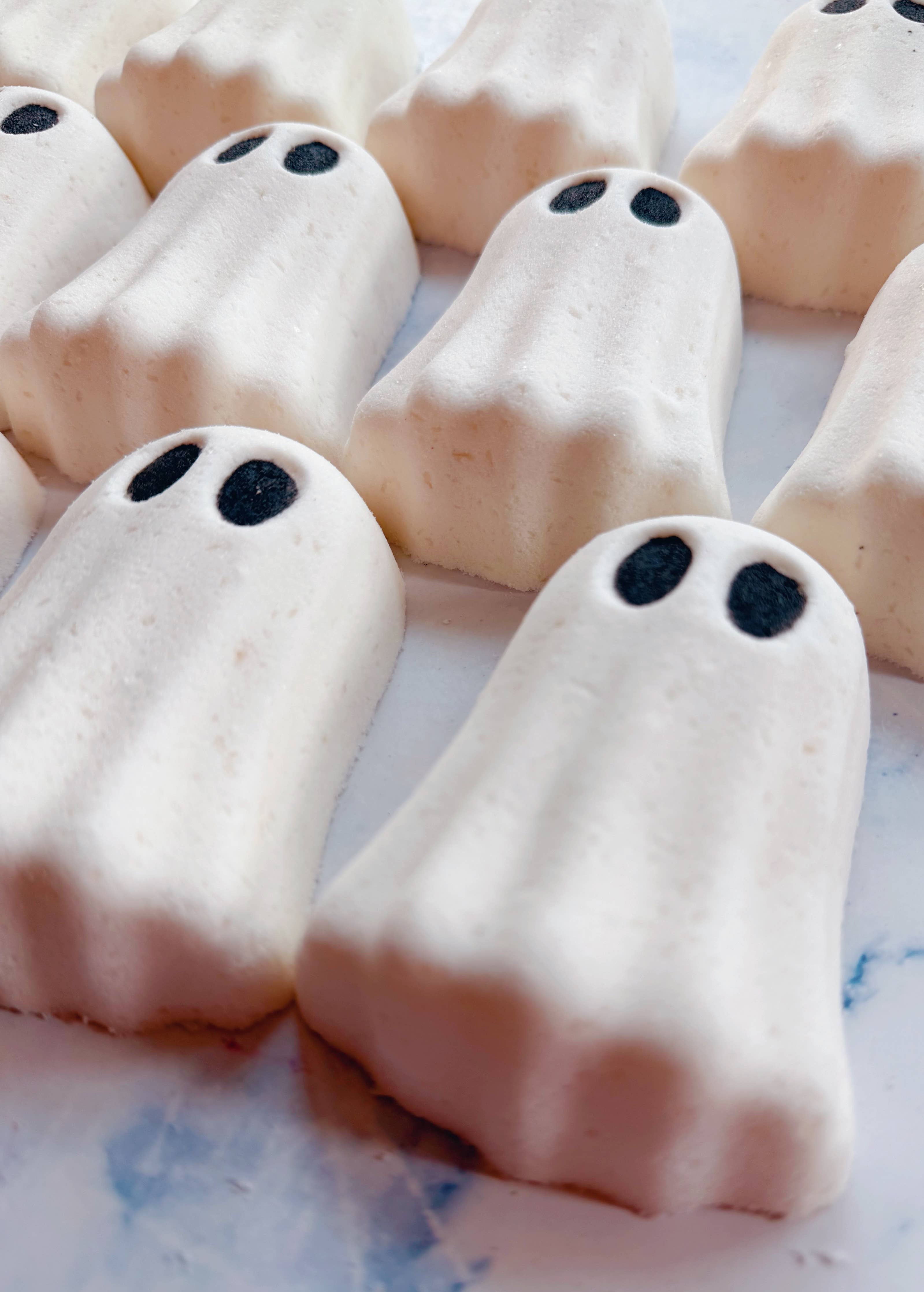Sheet Ghost Bath Bomb - with toy inside!