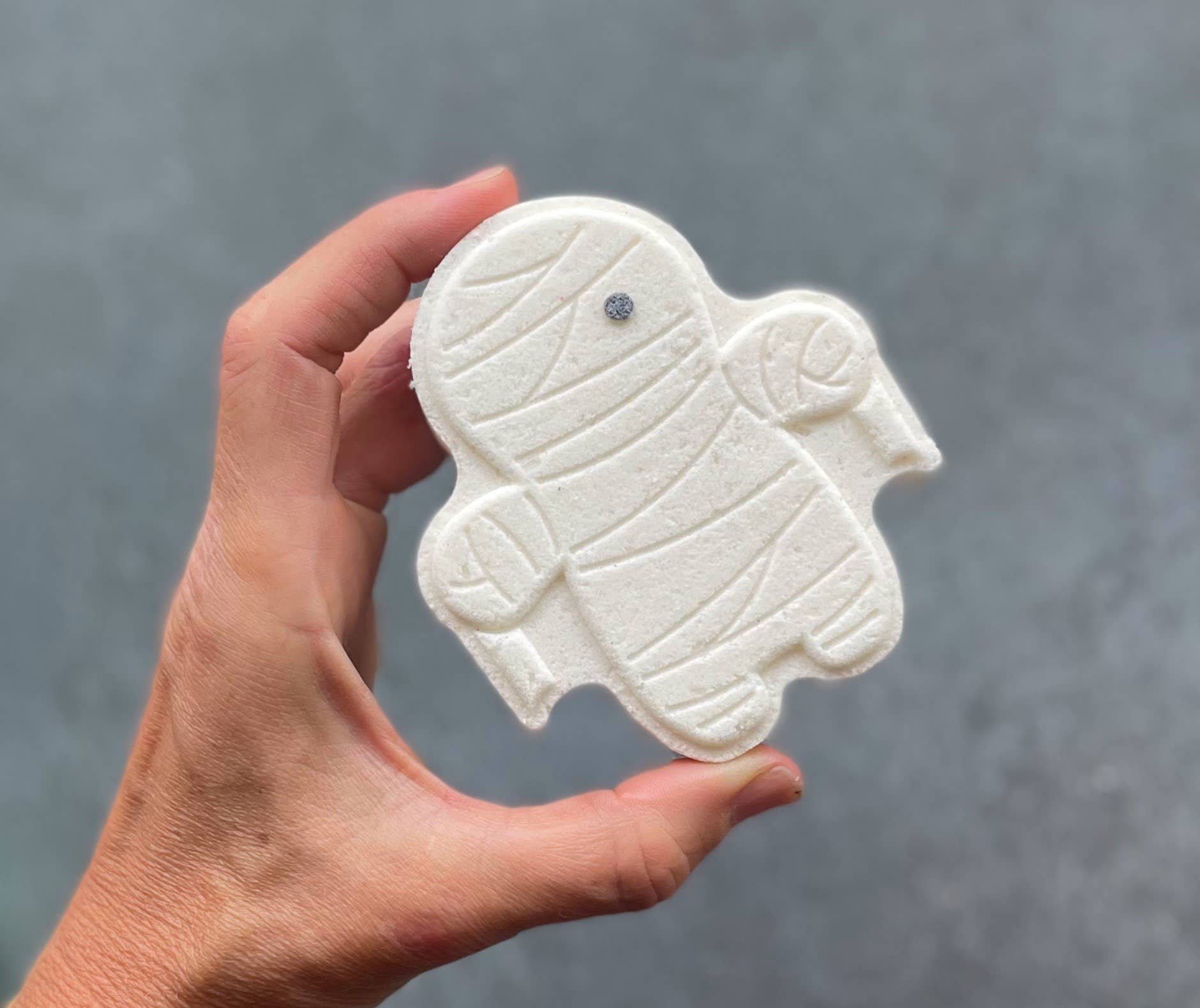 Mummy bath bomb - with toy inside!