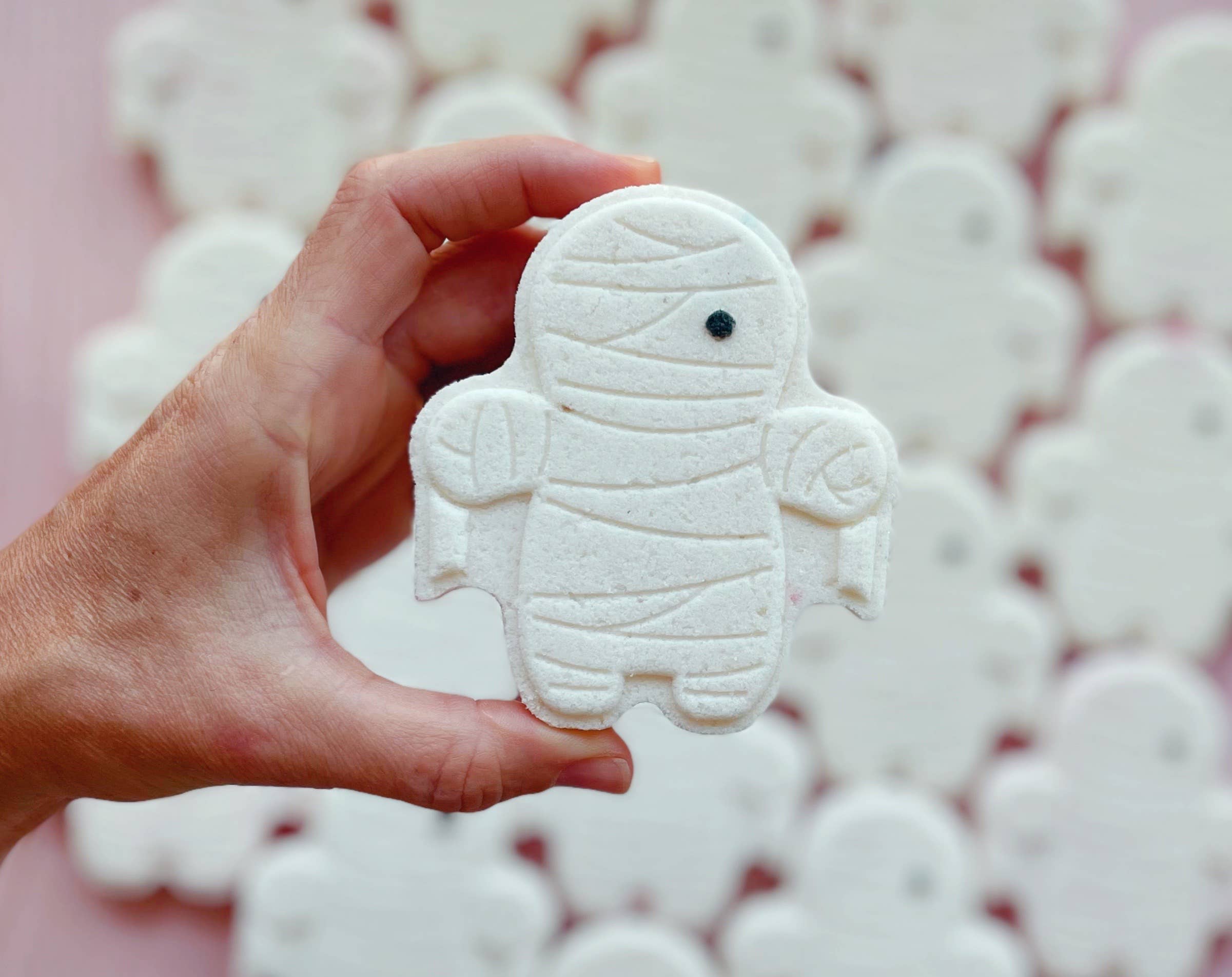 Mummy bath bomb - with toy inside!