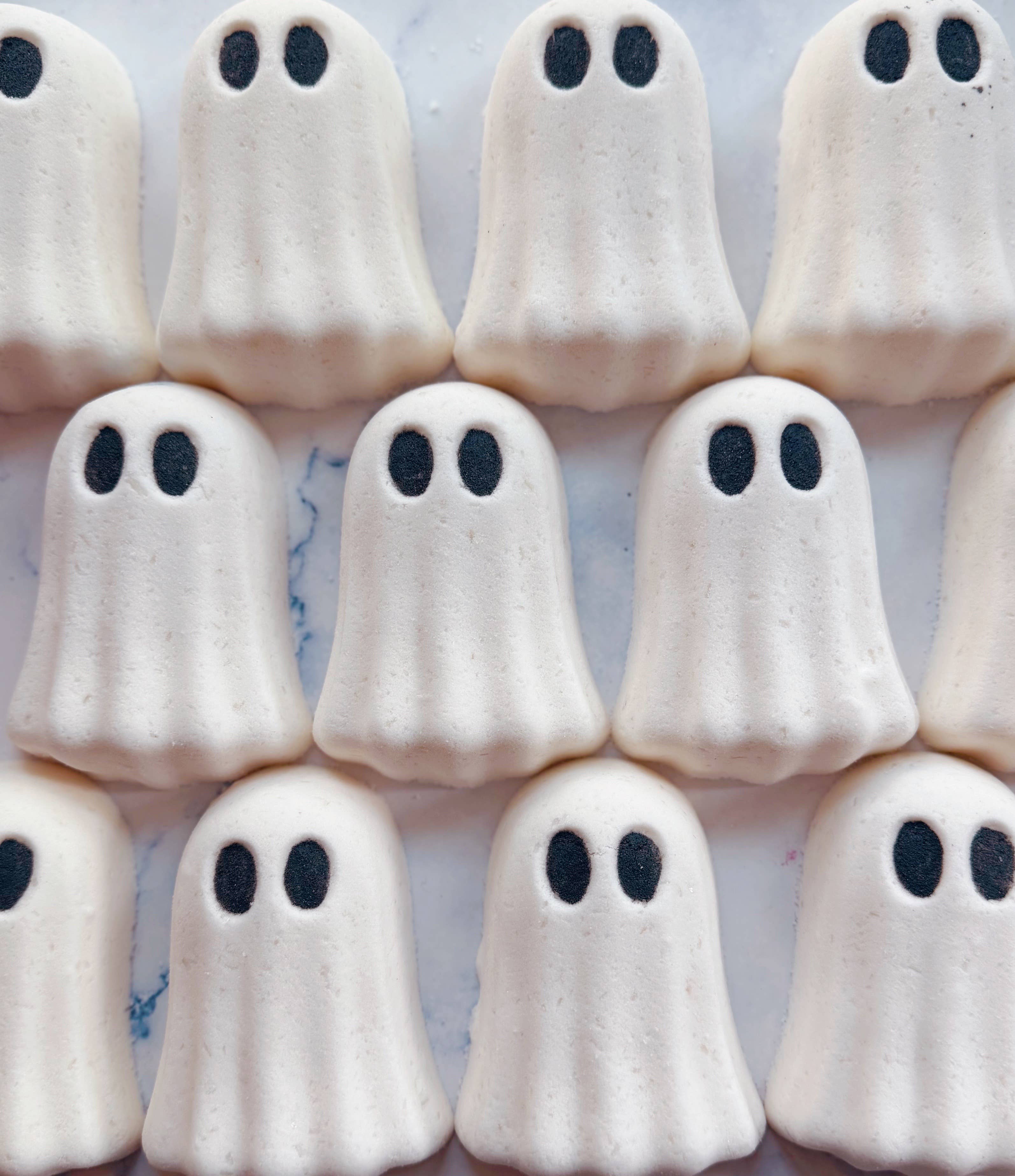 Sheet Ghost Bath Bomb - with toy inside!