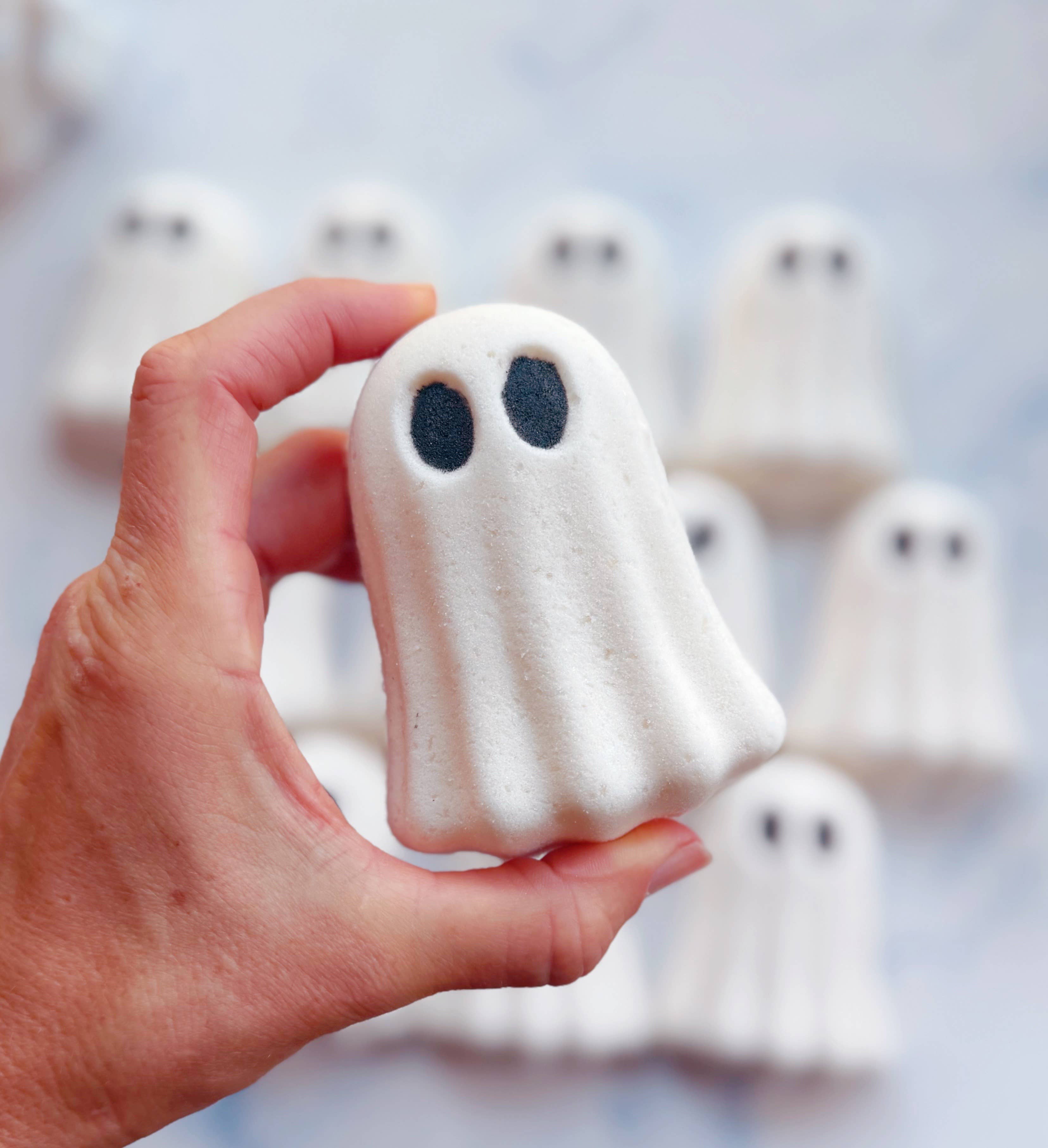 Sheet Ghost Bath Bomb - with toy inside!
