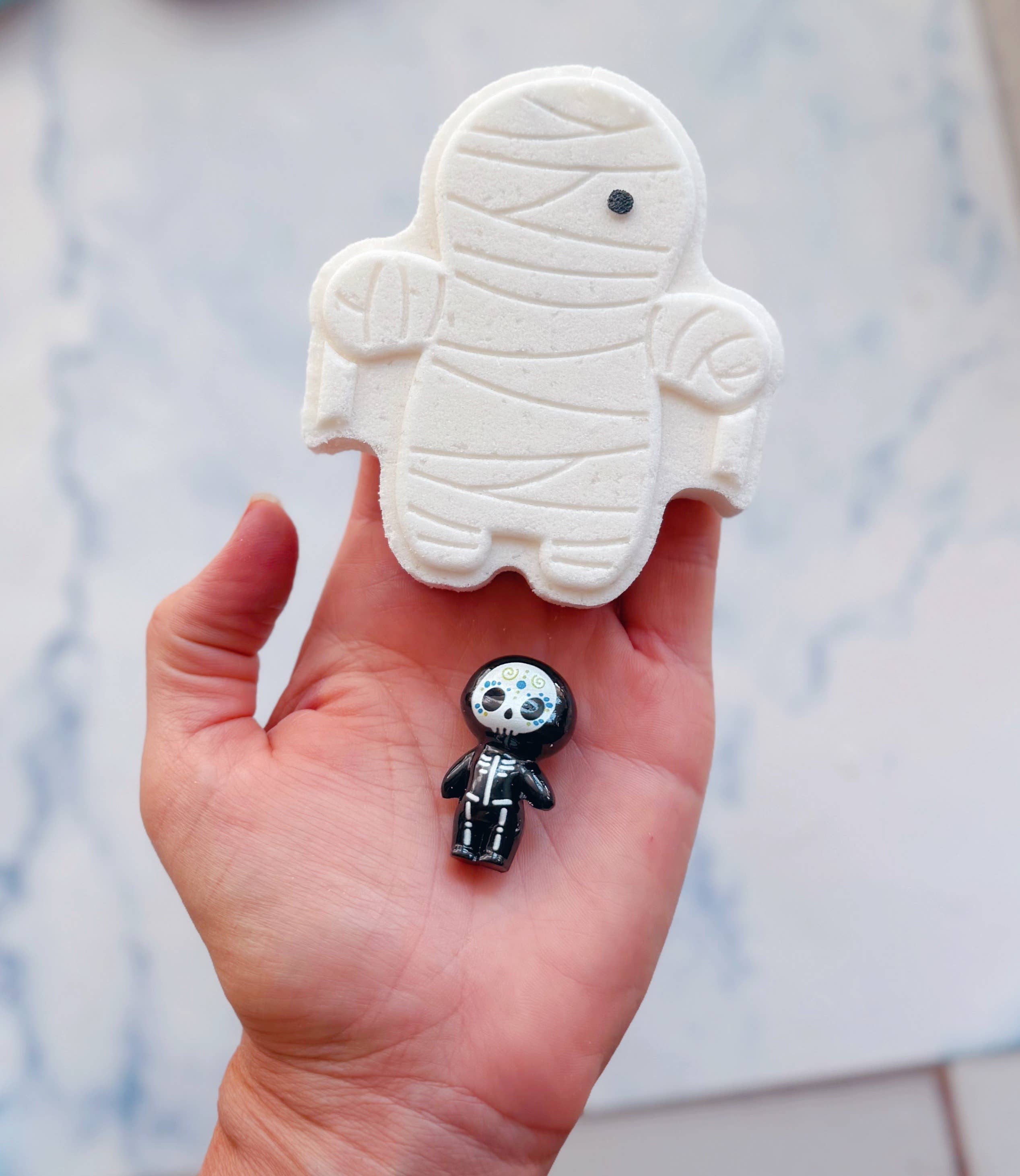 Mummy bath bomb - with toy inside!