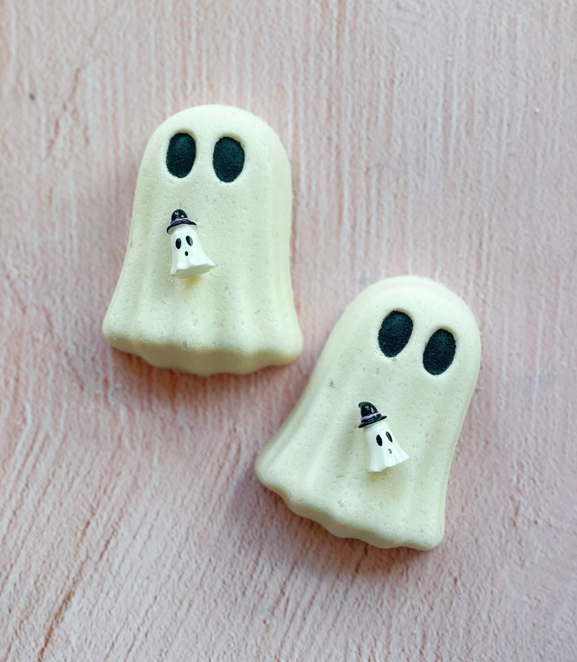 Sheet Ghost Bath Bomb - with toy inside!